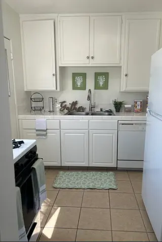 Beautiful upstairs apartment in the heart of Torrance