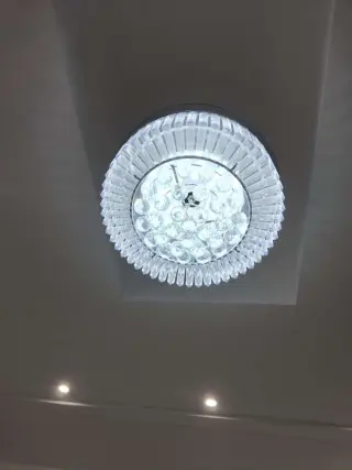 SE ALQUILA HABITACIÓN CON BAÑO PRIVADO...