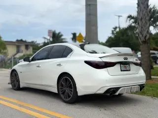 Infiniti Q50 2020 - Elegancia y Desempeño en Miami