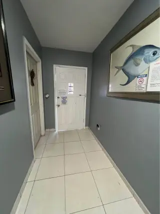 Habitación para UNA SOLA PERSONA**, con baño compartido y mini fregadero
