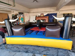 TOROS MECANICOS Y WATER SLIDES