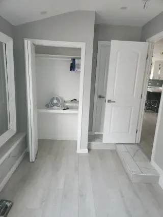 SE ALQUILA HABITACIÓN CON BAÑO PRIVADO...