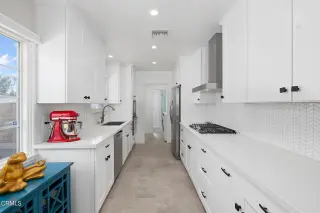 Super cute Winnetka charmer that has been tastefully renovated!