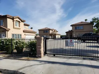 2/2 1/2 townhome in Fontana $2700