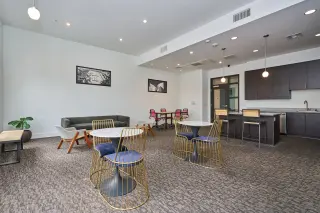 1 + 1 W LARGE BALCONIES / PATIOS! ROOFTOP POOL! GYM!