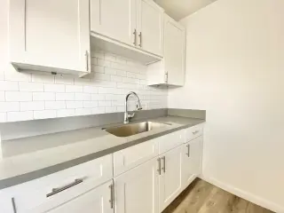 FULLY RENOVATED TRENDY STUDIO WITH DINING AREA. AMAZING K-TOWN LOCATION! POOL!