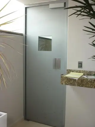 FBRICACION DE PUERTAS Y VENTANAS BLINDADAS