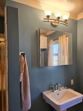 Habitación privada en hogar tranquilo de Whittier – $900 al mes