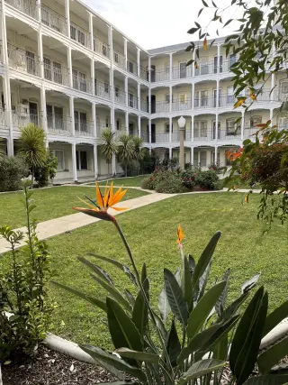 USC area.  Apartamento amplio, bonito y cómodo.