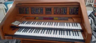 Teclado Eléctrico Vintage en Venta