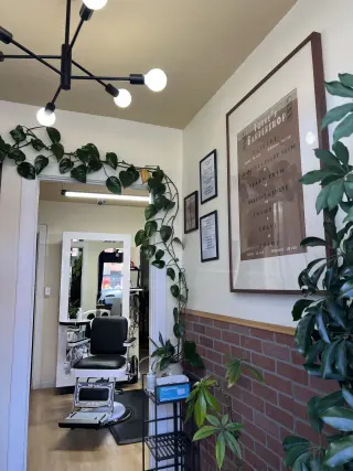 ¡SE SOLICITA BARBERO CON LICENCIA – CONTRATACIÓN INMEDIATA! 💈