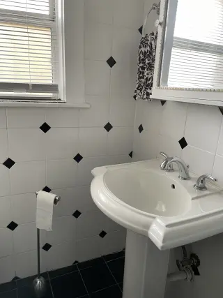 USC area.  Apartamento amplio, bonito y cómodo.