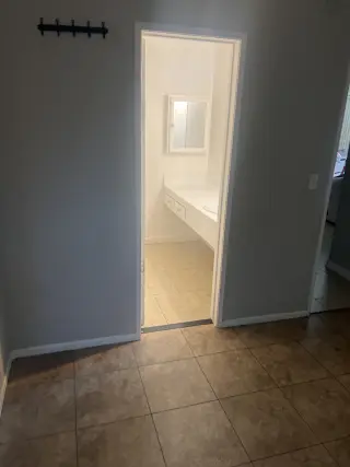 Rento cuarto con baño adentro