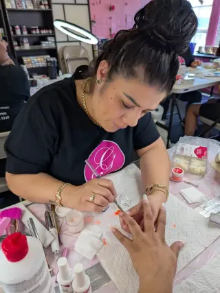 IINSTRUCTORA(O)S CURSOS DE BELLEZA