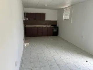 Apartamento de una habitacion  a solo 5 minutos a pie del colegio de mayaguez.