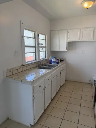 Large, 1 bedroom unit, balcony