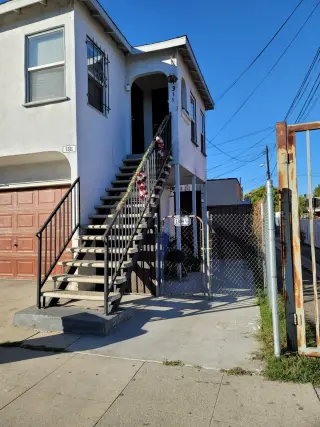 En  1309 1/2 e. 43rd. St. Califica para Low income.