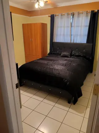 Se renta cuarto compartido cerca de 127 y Coral Way