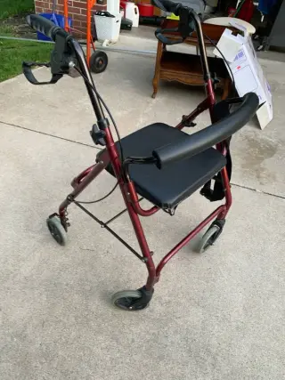 Rolling walker with a seat for Seniors