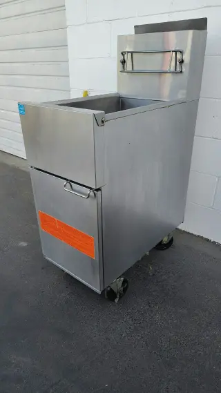 Freidora Comercial Frymaster de Gas Natural – Funcionando