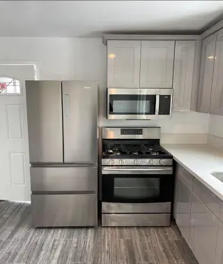 Spacious Room for Rent in Modern Apartment