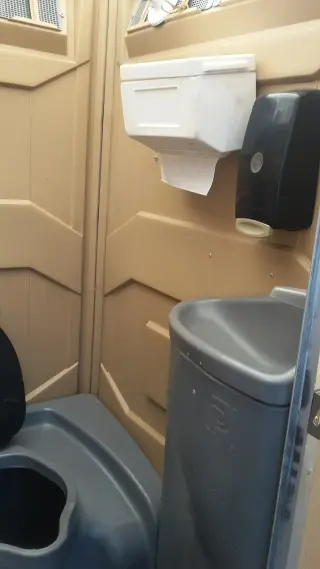 Baños para fiestas y construcción