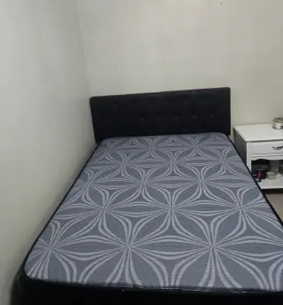 Vendo camas full con el colchón incluído