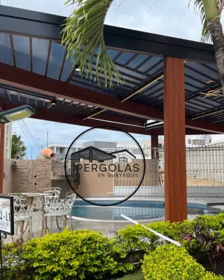 Pérgola Elegante para Espacios Exteriores