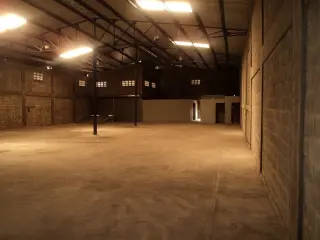 Alquilo Nave de 700 m2 Próximo a Autopista Duarte