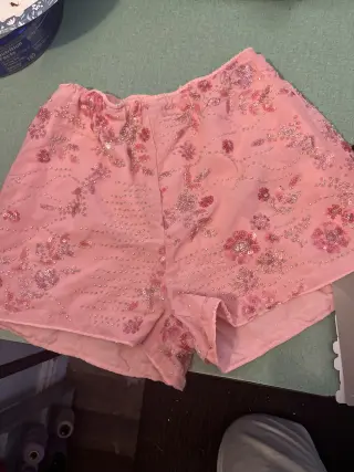 Vestuario y servicios de costura. Diseño y confección de todo tipo de prendas
