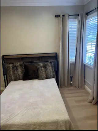 Se renta cuartos con baños privado