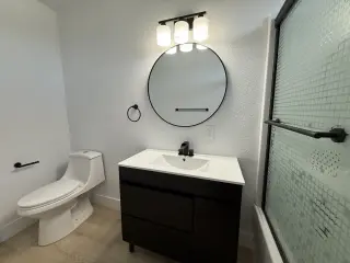 Fullerton 2 Bedroom 1 bath Apartment with A/C