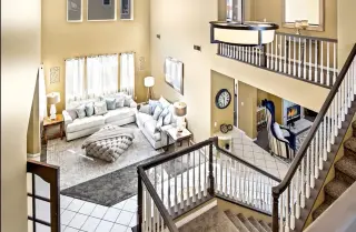 Habitación en renta en Lake Elsinore, casa amplia con piscina, área tranquila.