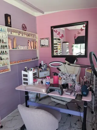 Rento pequeño espacio para hacer uñas
