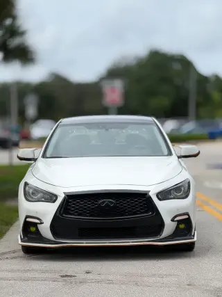 Infiniti Q50 2020 - Elegancia y Desempeño en Miami
