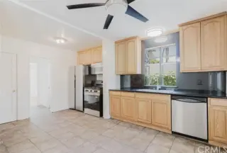 Casa de 3 habitaciones y 2 baños con piscina en una tranquila