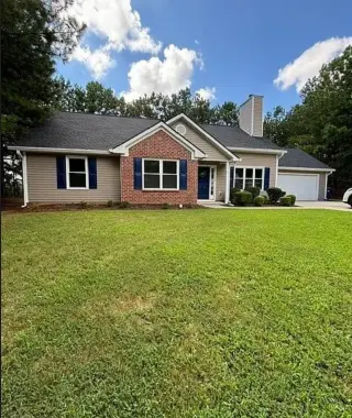 Beautiful Living Space Available
