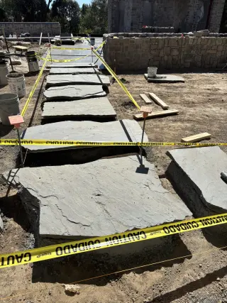Trabajos de piedra: muros de retención, paredes y driveways decorados al gusto.