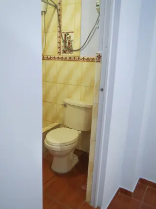 Se alquila minidepartamento semiamueblado en segundo piso en Covima La Molina