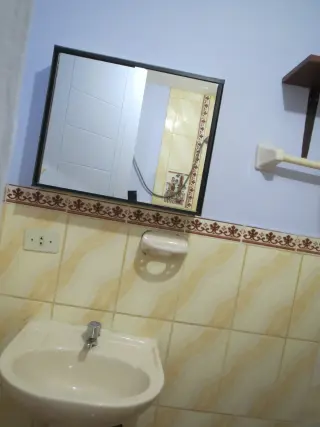 Se alquila minidepartamento semiamueblado en segundo piso en Covima La Molina