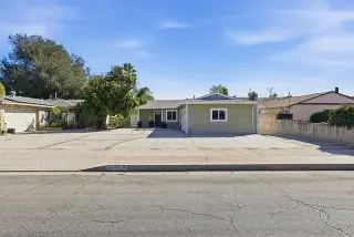 🏡 FOR RENT – 10216 Owensmouth Avenue, Chatsworth
