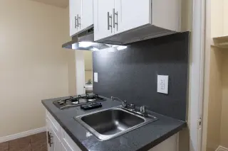 Estudio Amueblado en S Oxford Ave $1,095 - Servicios Incluidos