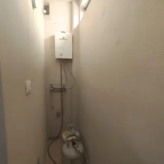 En Renta: Amplio Apartamento ó Bod4ega en 2do Piso