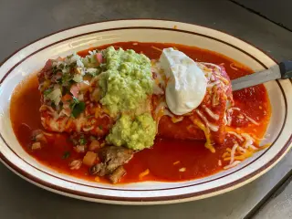 COCINERO-  DESAYUNO AMERICANO, HAMBURGUESAS Y COMIDA MEXICANA