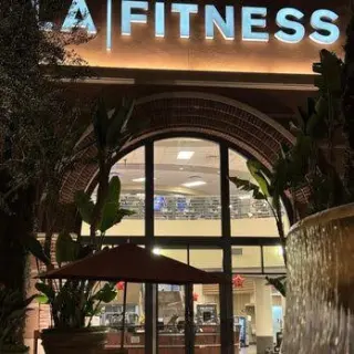 **URGENTE** SE BUSCA HOMBRE PARA LIMPIEZA PARA GIMNASIO