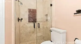 Casa en alquiler de 2 dormitorios y 1 baño en Riverside.