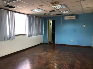ALQUILER DE OFICINAS EN EL CENTRO DE CARACAS, DE 194 Mtros.2, con VISTA AL AVILA