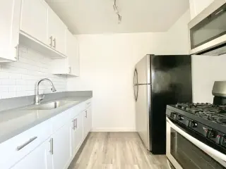 FULLY RENOVATED TRENDY STUDIO WITH DINING AREA. AMAZING K-TOWN LOCATION! POOL!