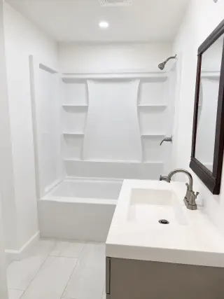 2 RECÁMARAS / 1 BAÑO – 1,100 FT² – PATIO CUBIERTO – $2,750