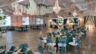 Elegante Salón de Eventos para Bodas y Celebraciones